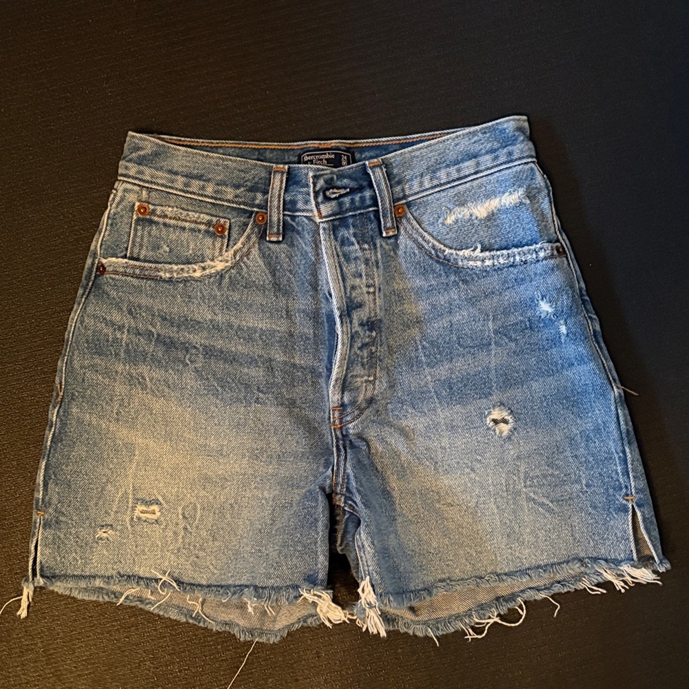 Abercrombie high rise 4in shorts